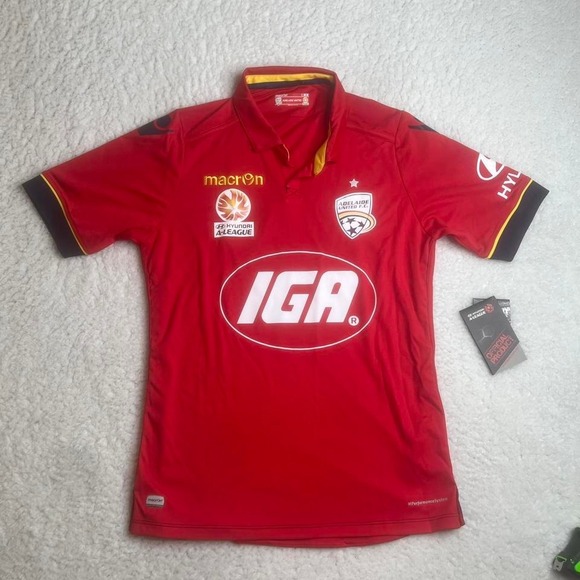 NWT Adelaide men's red soccer kit M - Picture 1 of 6